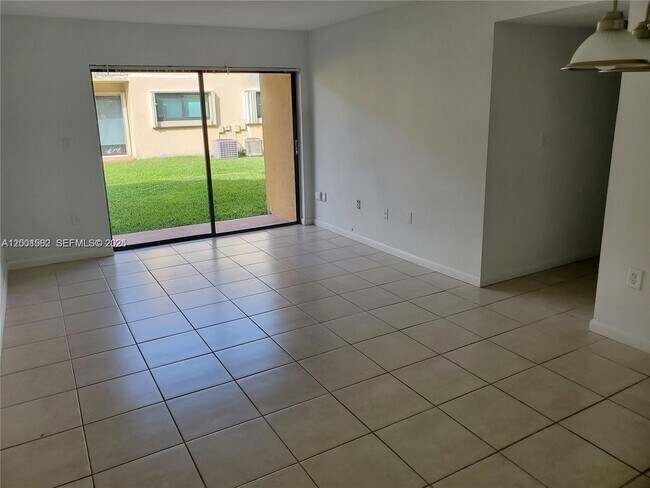 Foto del edificio - 7423 SW 152nd Ave