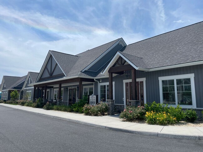 Foto del edificio - Heron | 3 Bed 2.5 Bath | Garage | 1800 sf | $2726-$2999 | 8, 9, 10, 12, 14, and 15 month lease terms