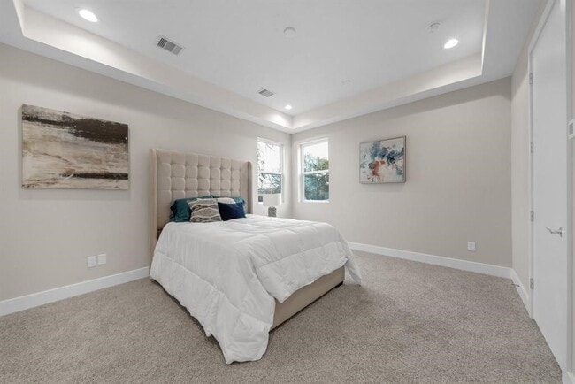 Building Photo - 5904 Gardendale Dr