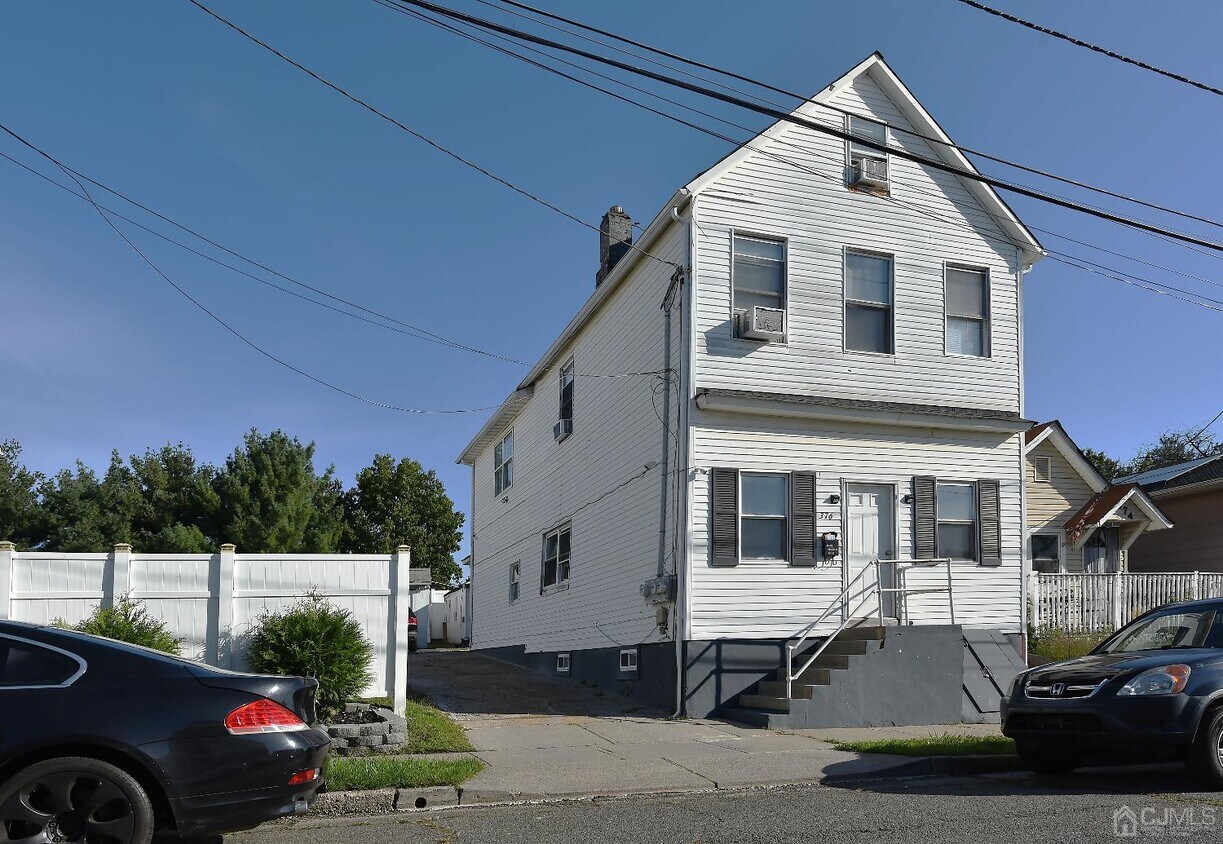 376 Inslee St Unit Apt 1, Perth Amboy, NJ 08861 Room for Rent in