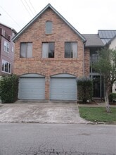 Building Photo - 109 W 10th St