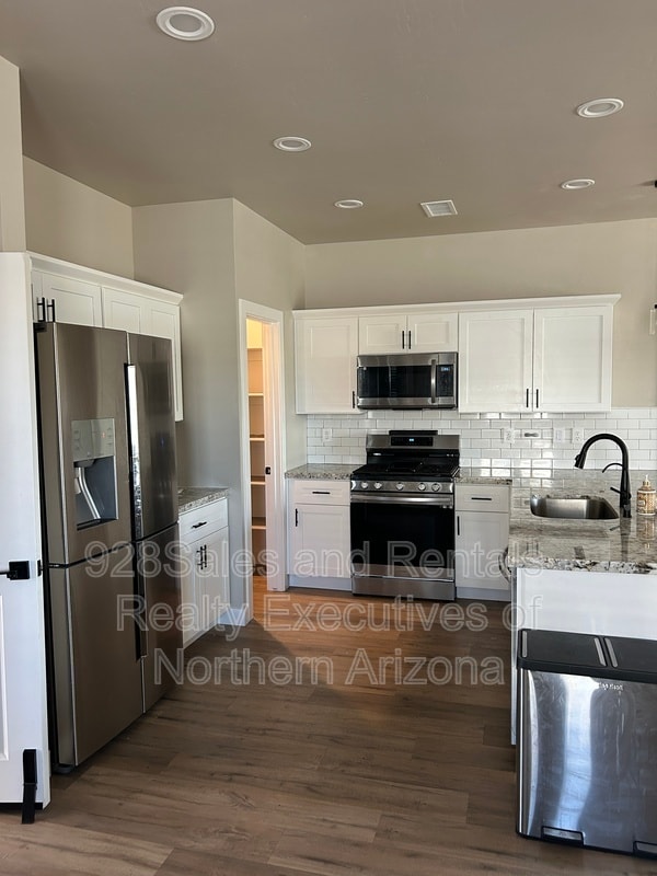 Foto del edificio - 12217 Bliss Ave