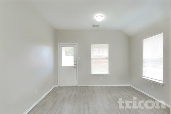 Building Photo - 10338 Whisper Bluff Dr