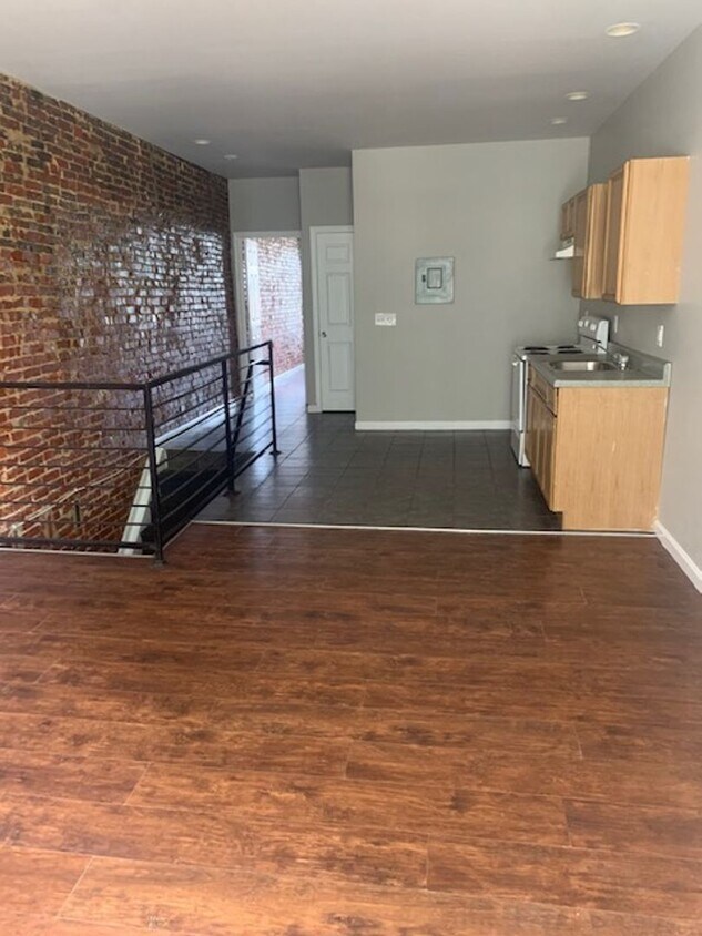 Foto principal - 3451 Jasper St