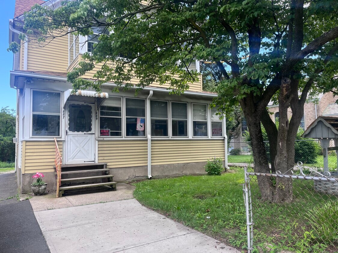 Primary Photo - 887 Kings Hwy E