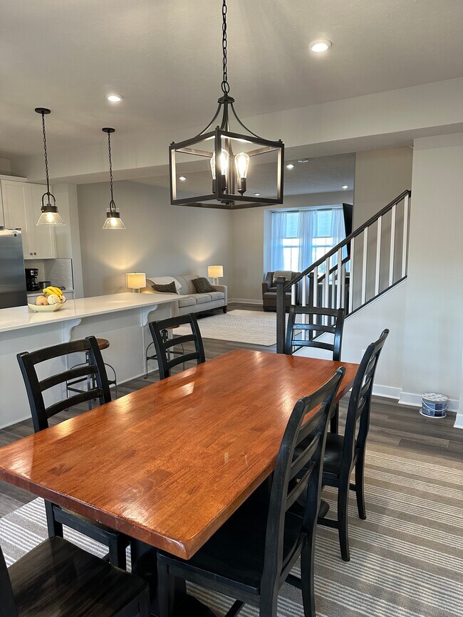 Foto del edificio - 1423 Chateau Pl