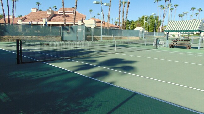 Foto del edificio - 35200 Cathedral Canyon Dr