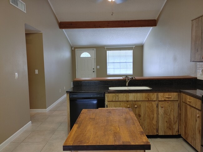 Building Photo - 2809 Cedaridge Dr