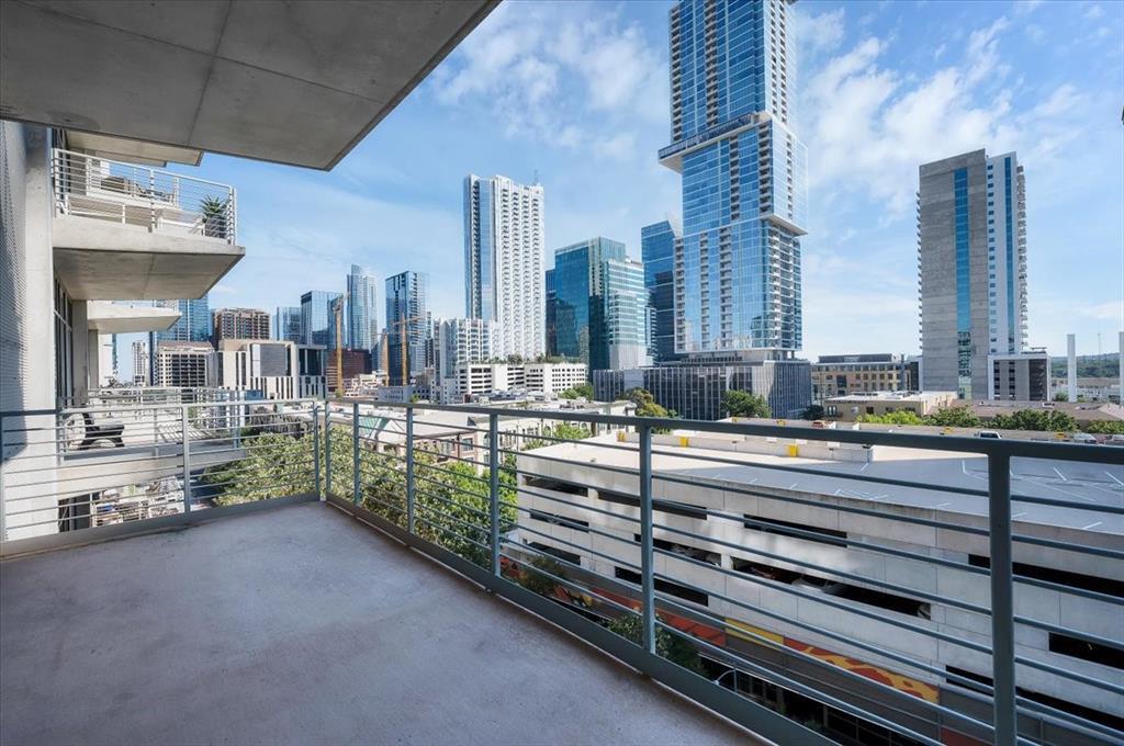 Foto principal - 800 W 5th St