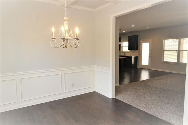Building Photo - 681 Mimosa Way