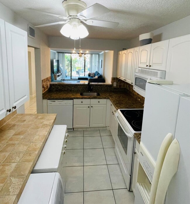Foto del edificio - 3545 S Ocean Blvd