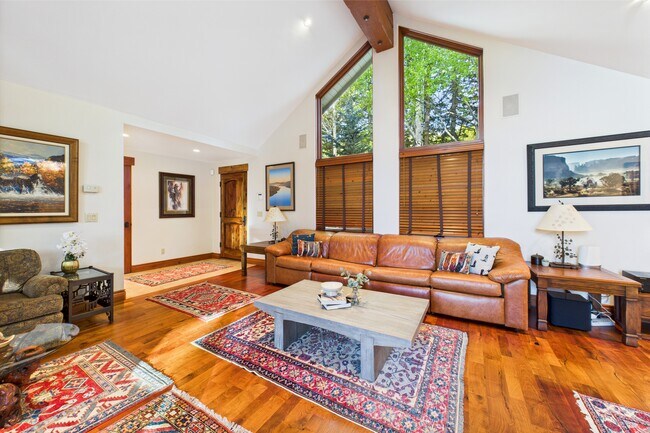 Foto del edificio - 593 Meadowood Dr