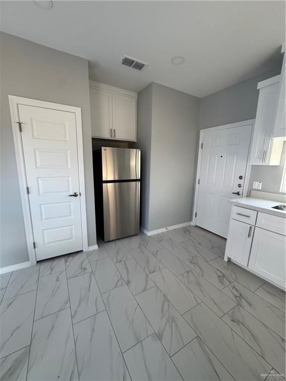 Building Photo - 2109 Elsham Ave