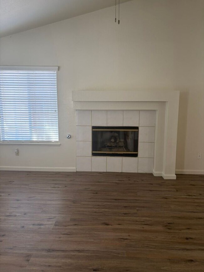 Foto del edificio - 10808 Sunset Canyon Dr