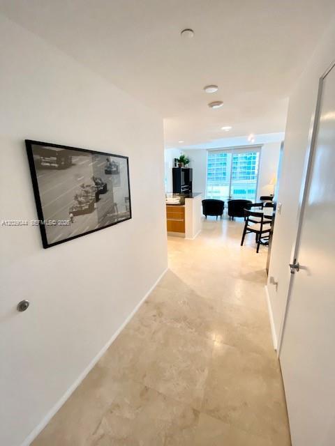 Building Photo - 1060 Brickell Ave