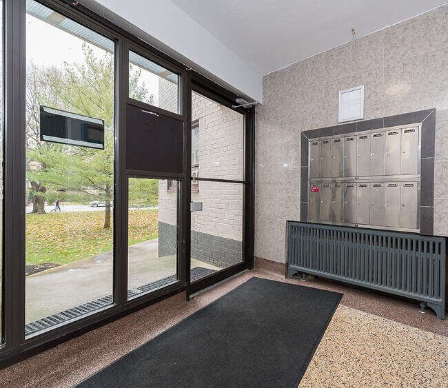 Photo du bâtiment - 1 Crown Hill Place