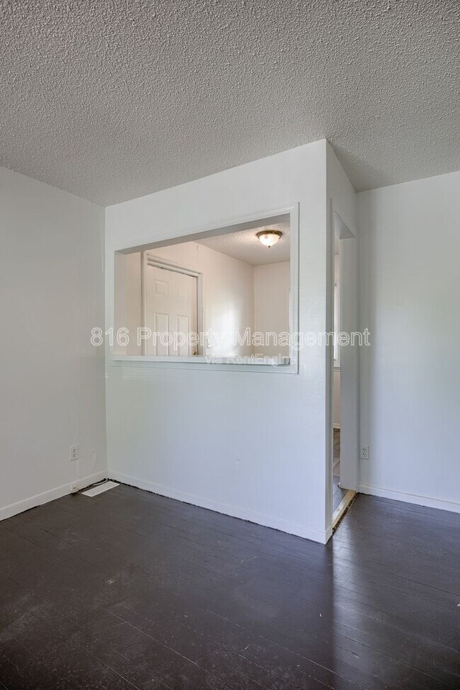 Foto del edificio - 10009 Hardesty Ave