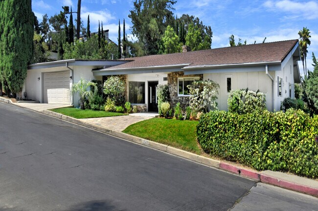 Building Photo - 11400 Dona Lola Dr