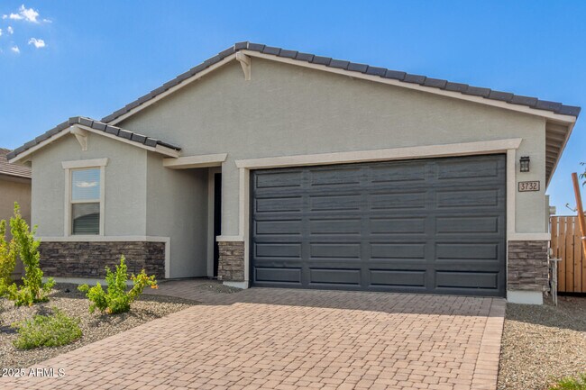 Building Photo - 3732 S 87th Dr