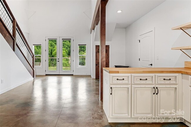 Foto del edificio - "Charming 1-Bedroom Retreat in Candler - Cozy 650 Sq Ft Haven!"