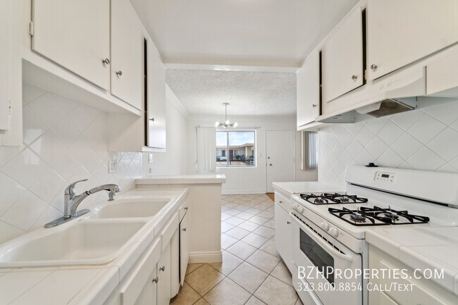 Foto del edificio - 7548 Hampton Ave