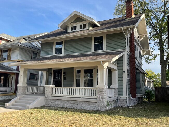 Building Photo - 1506 W Grand Ave