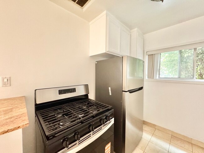 Building Photo - 1320 Ridgeley Dr