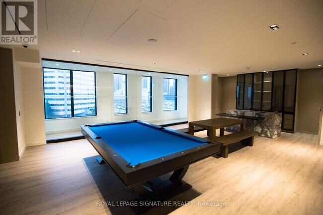 Photo du bâtiment - 4015 The Exchange