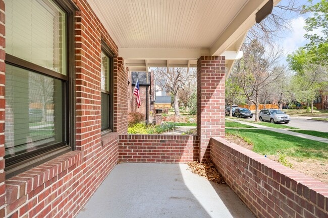 Building Photo - Remodeled 4BD, 3.5BA Home in South Park Hill with 2-Car Garage