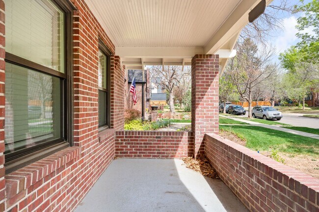 Foto del edificio - Remodeled 4BD, 3.5BA Home in South Park Hill with 2-Car Garage