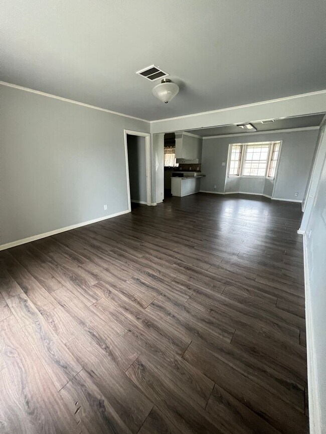 Building Photo - Coming Soon In Greenacres!  Pictures Comin...