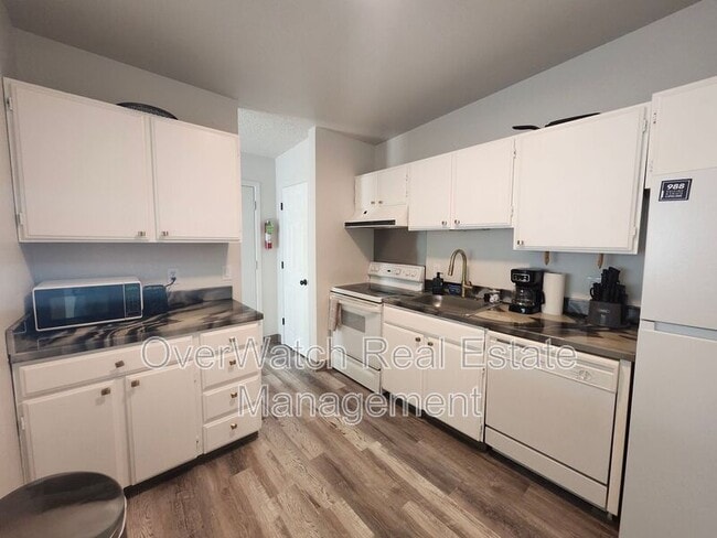 Building Photo - 3105 W 33rd Ave