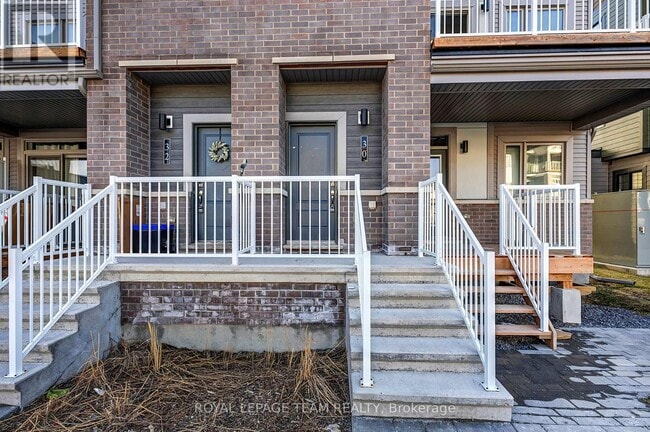 Building Photo - 30 Pyrite Private