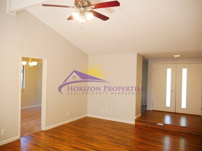 Foto del edificio - Remodeled 3 Bed 2 Bath 1,595 Sq Ft Fair Oaks Home