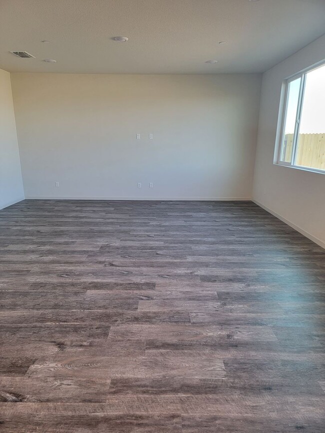 Building Photo - Brand new house ready to be called home
