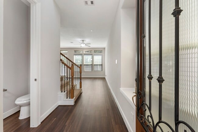 Building Photo - 31 Aventura Pl