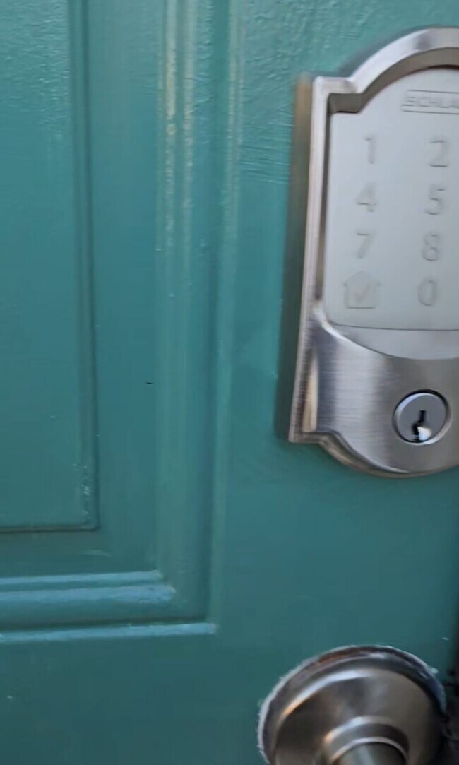 Foto del edificio - 827 N Caroline St