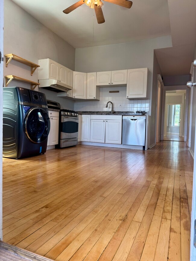 Building Photo - 1833 N Sawyer Ave