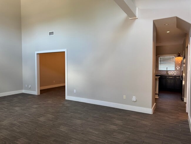 Building Photo - 2445 Monarch Dr