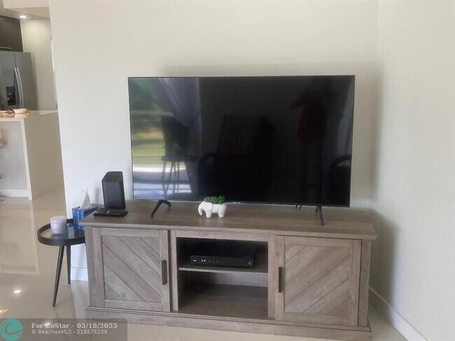 Foto del edificio - 565 Oaks Ln