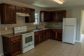 Building Photo - 537 Cottontail Dr
