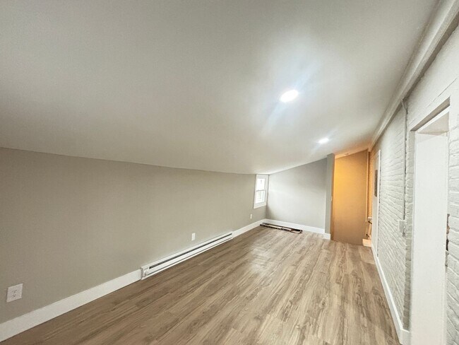 Foto del edificio - 20 W Union Blvd