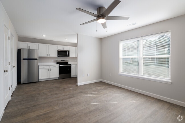 1BR, 1BA - 625SF - Family Room - Liberty Pointe