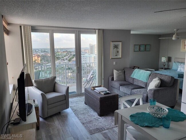Foto del edificio - 7330 Estero Blvd