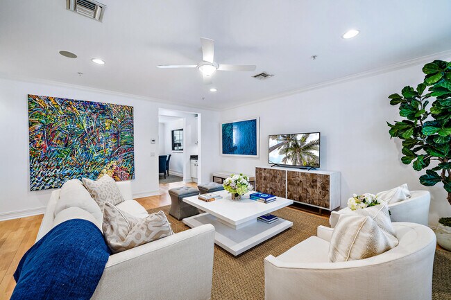 Building Photo - 333 S Bromeliad