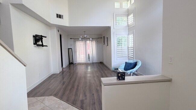 Foto del edificio - 370 S Larkwood St