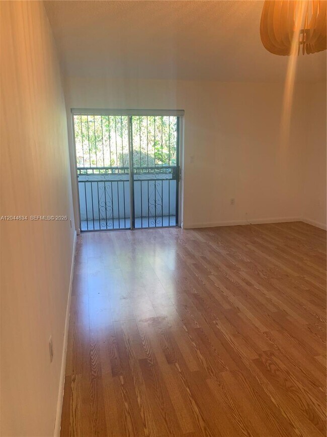 Building Photo - 2460 SW 18th Ave