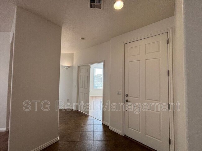 Foto del edificio - 3753 E Canyon Crest Ave