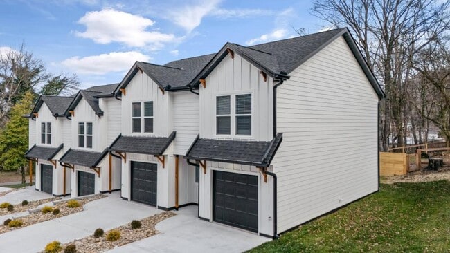 Photo - 124 Shipman Dr Townhome