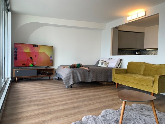 Living room - 300 N State St